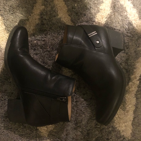 Natural Soul Pleather heeled black bootie - Picture 2 of 6